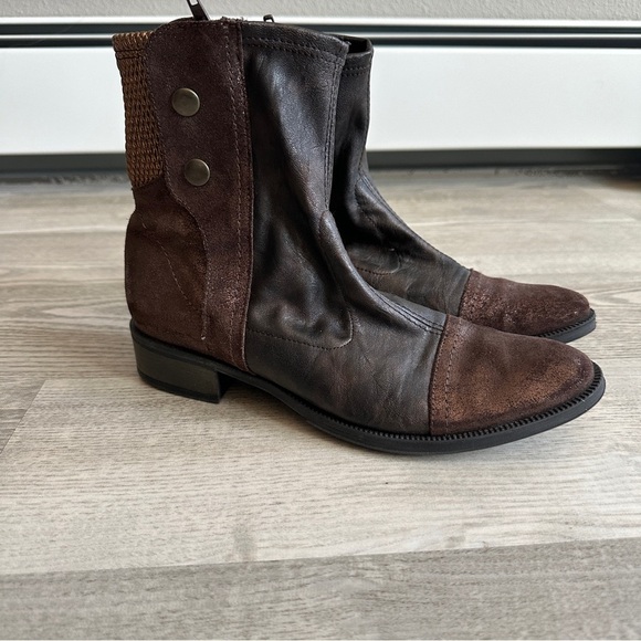 Sundance Brown Leather Ankle Boots - Picture 2 of 12